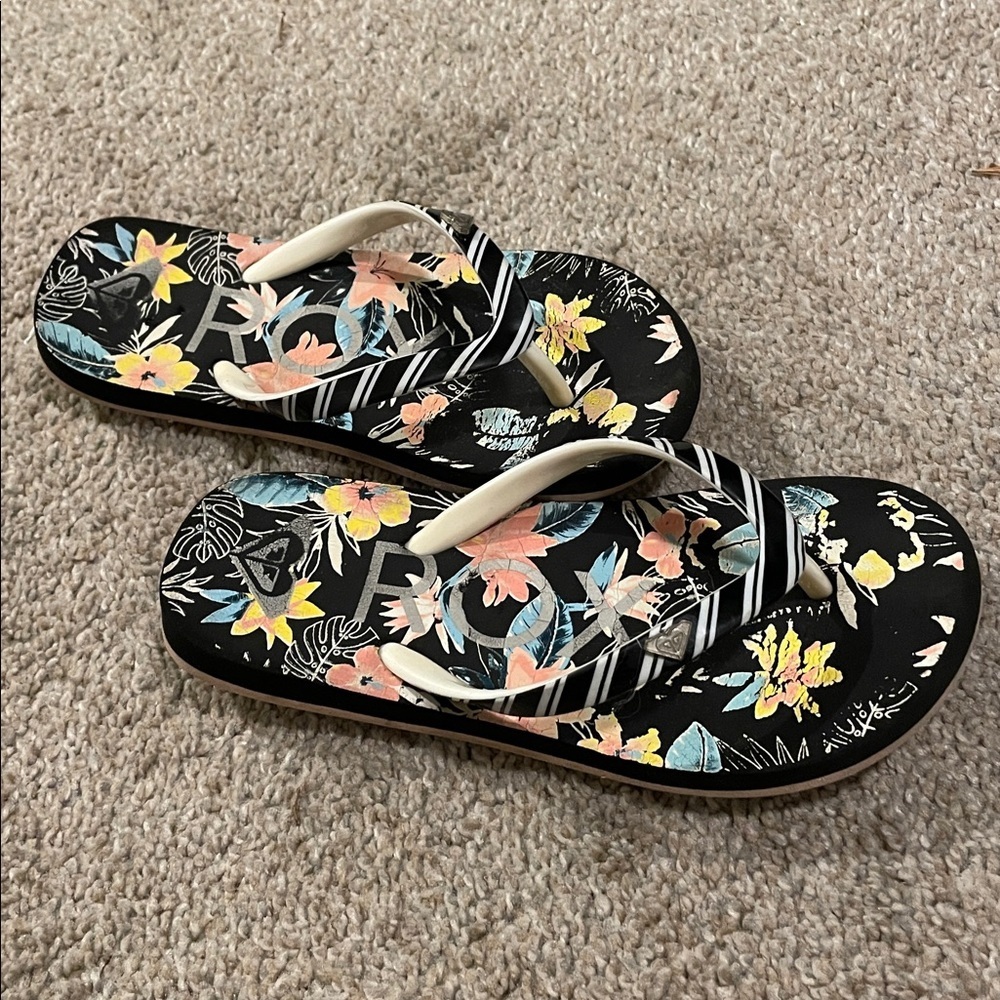 Roxy Tropical Flip Flops with Striped Straps Size 11/12